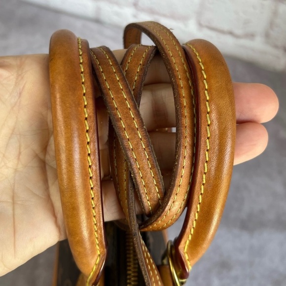 Louis Vuitton - Picture 7 of 11